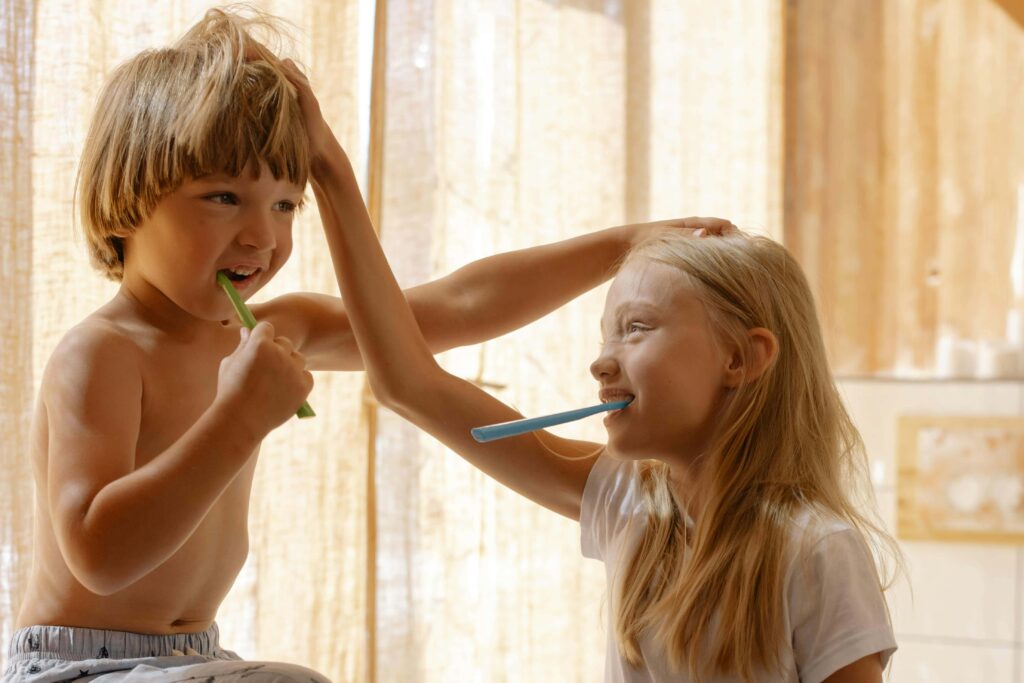 kids brushing teeth